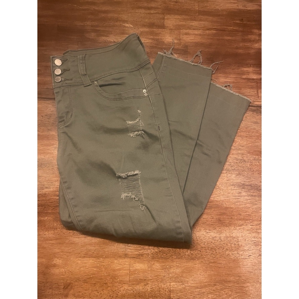Want a better butt Women's Size 9 skinny jeans, green, distressed